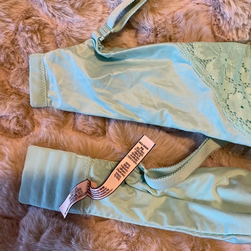 Victoria's Secret Lined Perfect Coverage Lace Mint Bra Size 40DD